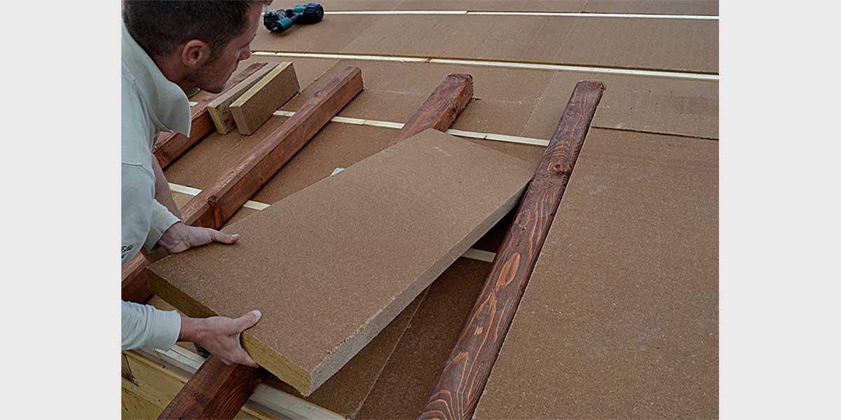 Insulating wood fiber roof